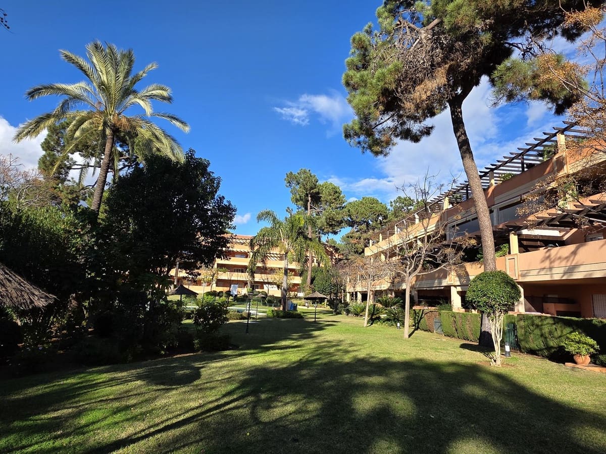 2 chambre Appartement à vendre à Elviria avec piscine garage - 539 000 € (Ref: 9452925)