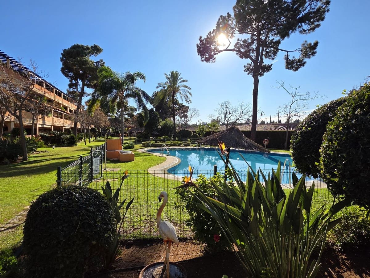 2 Zimmer Apartment zu verkaufen in Elviria mit Pool Garage - 539.000 € (Ref: 9452925)