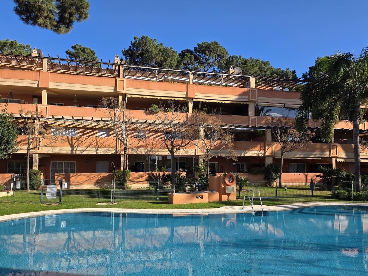 2 Zimmer Apartment zu verkaufen in Elviria mit Pool Garage - 539.000 € (Ref: 9452925)