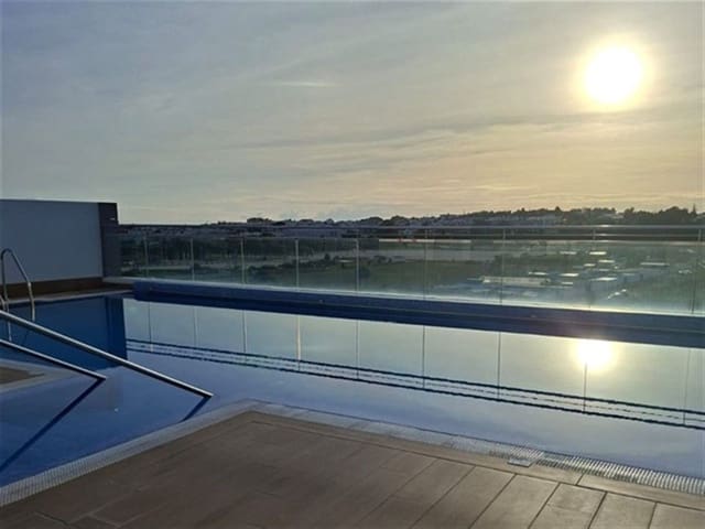 Apartamento de 2 habitaciones en Nueva Andalucia, Marbella en venta con piscina garaje - 380.000 € (Ref: 9471021)