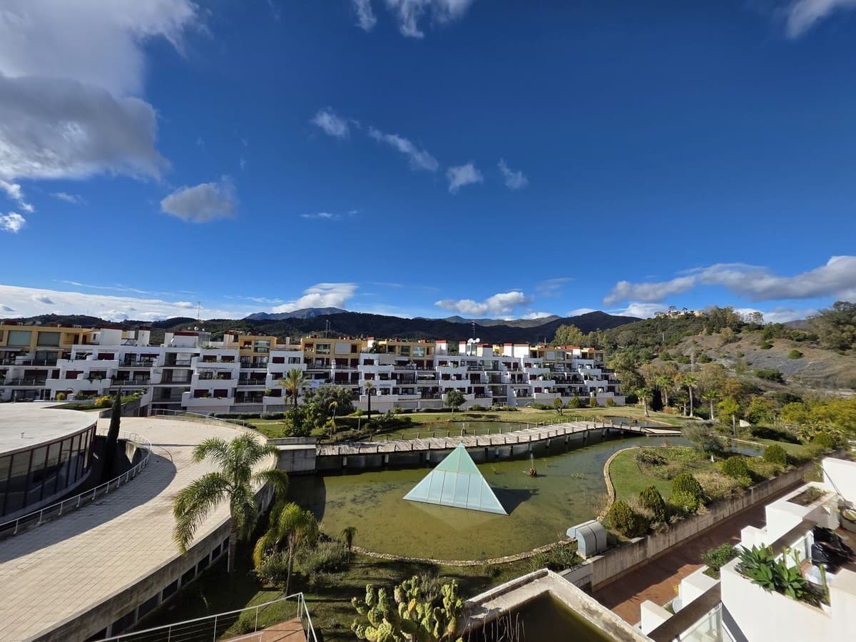 Apartamento de 2 habitaciones en Benahavís en venta con piscina garaje - 349.000 € (Ref: 9473567)