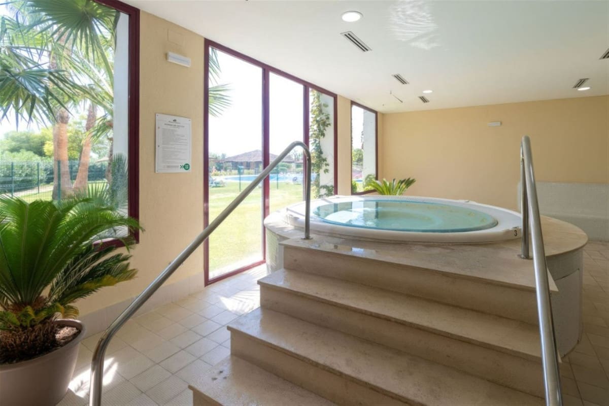 2 bedroom Apartment for sale in Benahavis with pool garage - € 349,000 (Ref: 9473567)