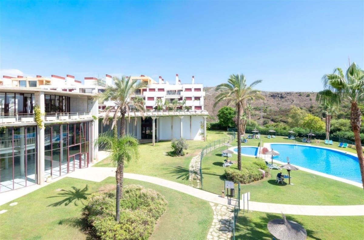 2 bedroom Apartment for sale in Benahavis with pool garage - € 349,000 (Ref: 9473567)