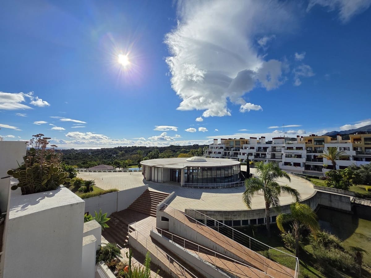 2 bedroom Apartment for sale in Benahavis with pool garage - € 349,000 (Ref: 9473567)