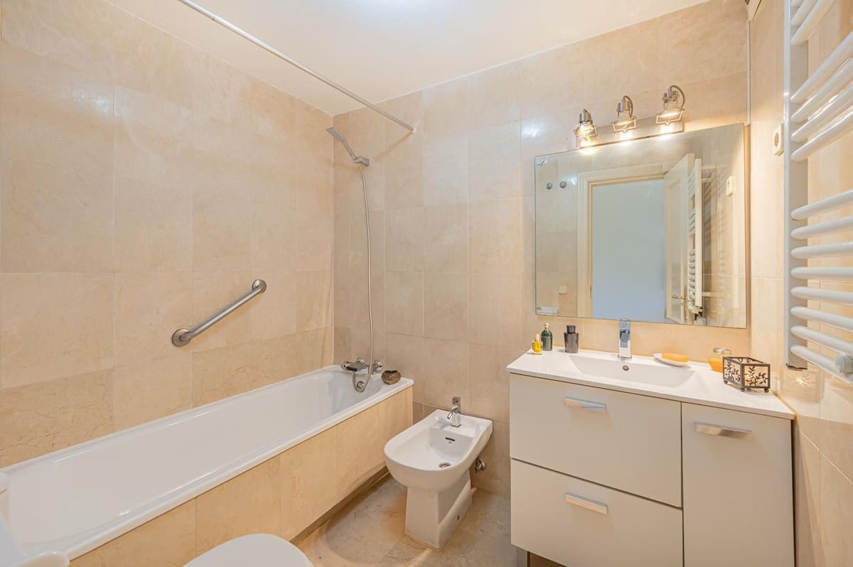 3 sovrum Lägenhet att hyra i La Quinta med pool garage - 2 500 € (Ref: 9490095)