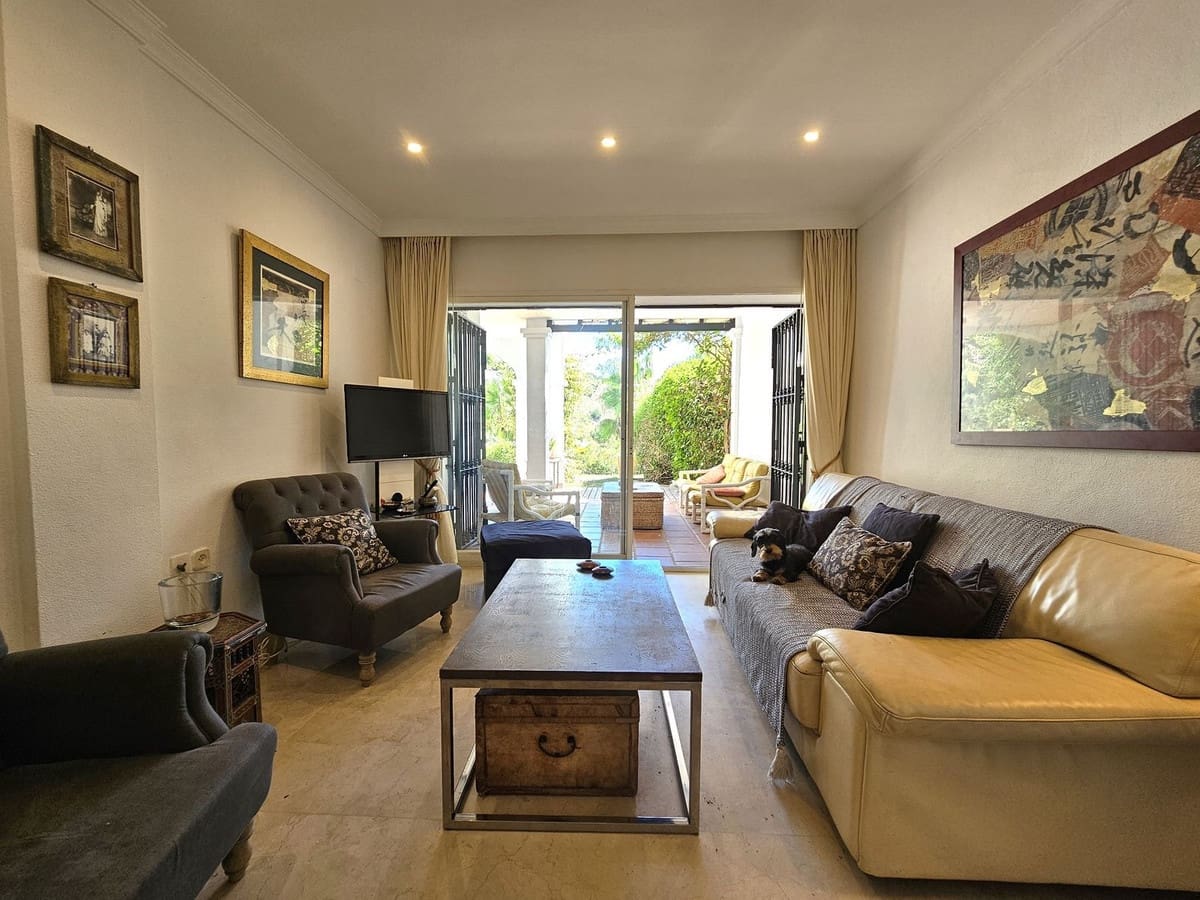 3 sovrum Lägenhet att hyra i La Quinta med pool garage - 2 500 € (Ref: 9490095)