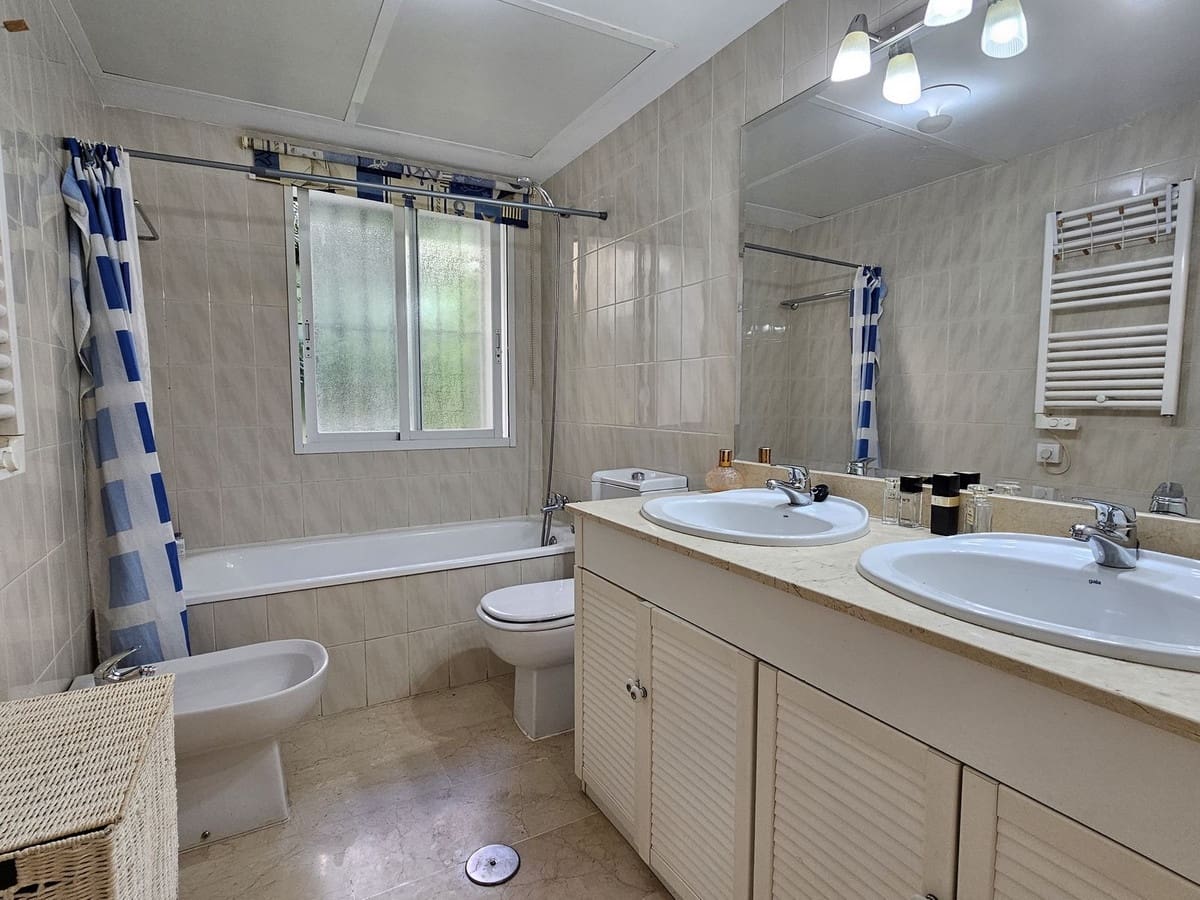 3 sovrum Lägenhet att hyra i La Quinta med pool garage - 2 500 € (Ref: 9490095)