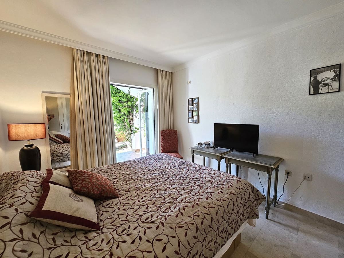 3 sovrum Lägenhet att hyra i La Quinta med pool garage - 2 500 € (Ref: 9490095)