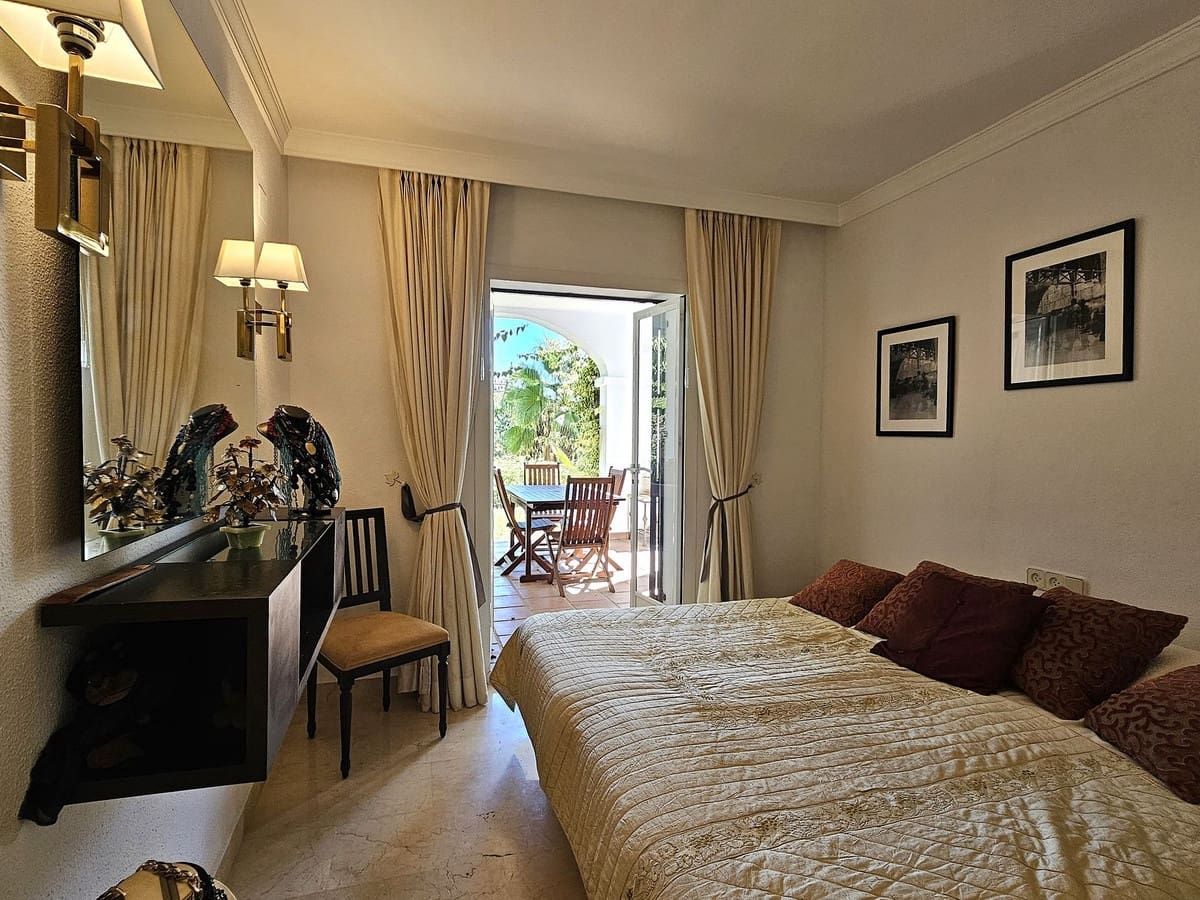 3 sovrum Lägenhet att hyra i La Quinta med pool garage - 2 500 € (Ref: 9490095)