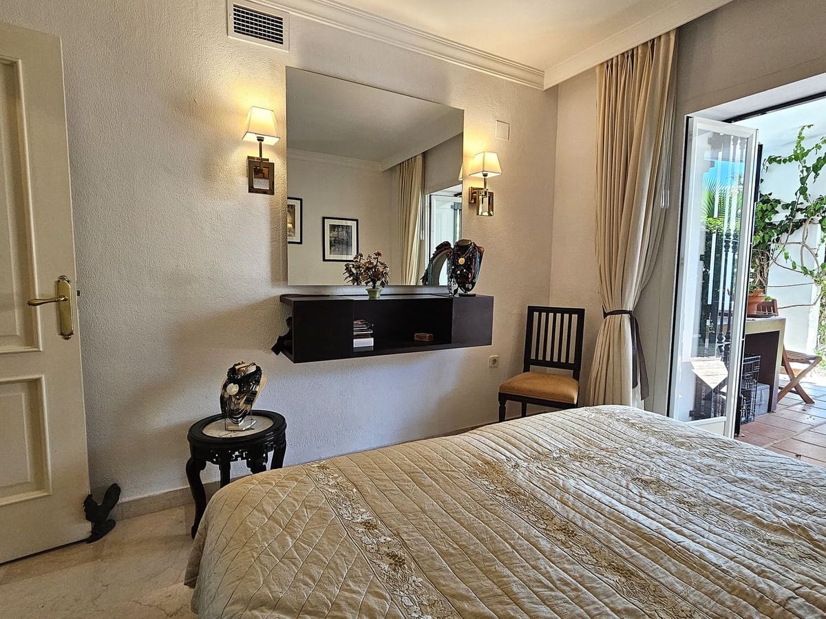 3 sovrum Lägenhet att hyra i La Quinta med pool garage - 2 500 € (Ref: 9490095)