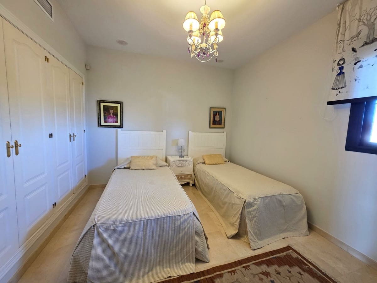 Apartamento de 2 habitaciones en Guadalmina en venta con piscina garaje - 436.500 € (Ref: 9490959)