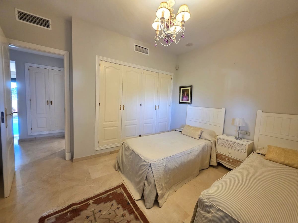 Apartamento de 2 habitaciones en Guadalmina en venta con piscina garaje - 436.500 € (Ref: 9490959)