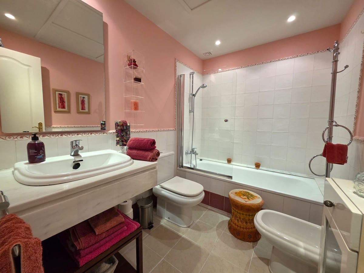 Apartamento de 2 habitaciones en Guadalmina en venta con piscina garaje - 436.500 € (Ref: 9490959)