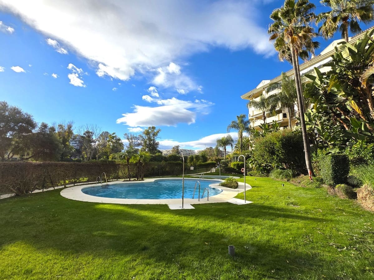 Apartamento de 2 habitaciones en Guadalmina en venta con piscina garaje - 436.500 € (Ref: 9490959)