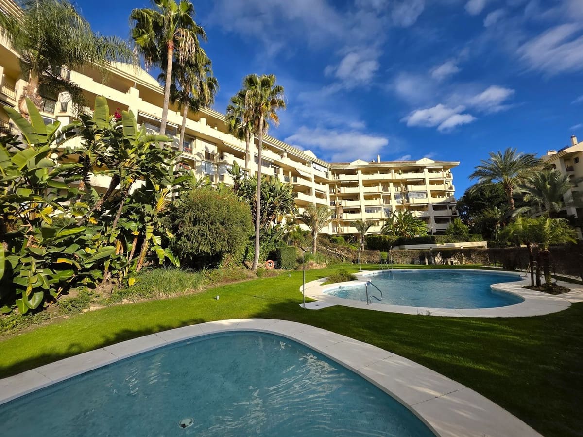 2 slaapkamer Appartement te koop in Guadalmina met zwembad garage - € 436.500 (Ref: 9490959)