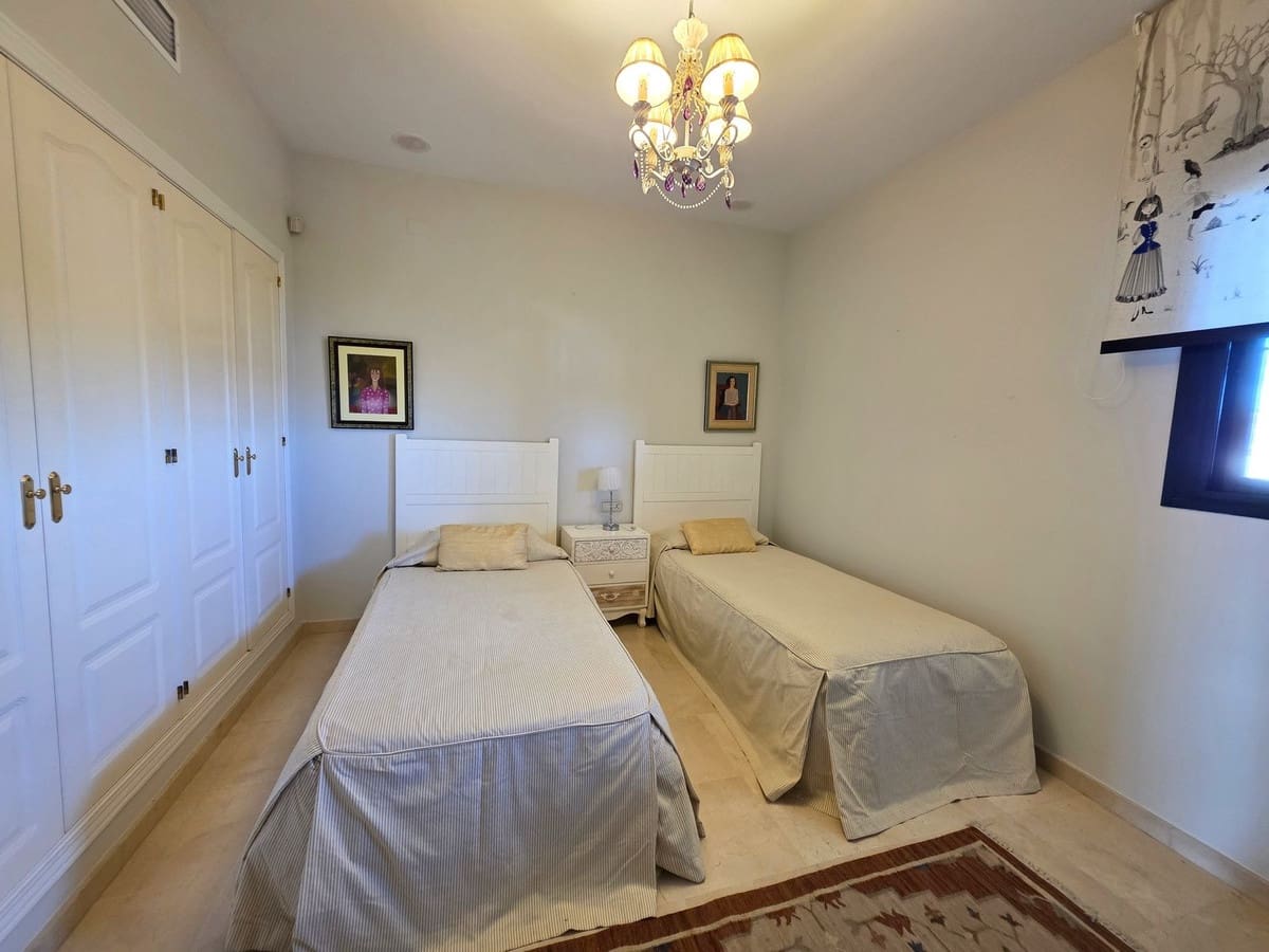 2 bedroom Apartment for sale in Guadalmina with pool garage - € 436,500 (Ref: 9490959)