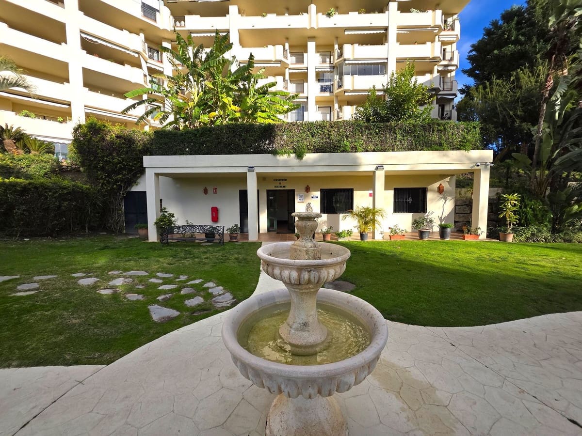 2 bedroom Apartment for sale in Guadalmina with pool garage - € 436,500 (Ref: 9490959)