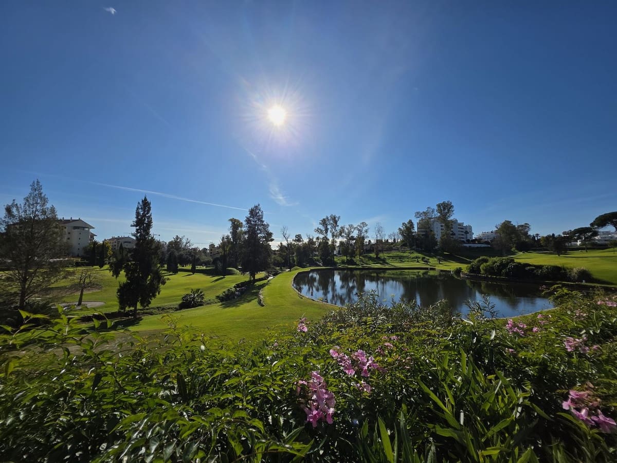 Apartamento de 2 habitaciones en Guadalmina en venta con piscina garaje - 399.000 € (Ref: 9511472)