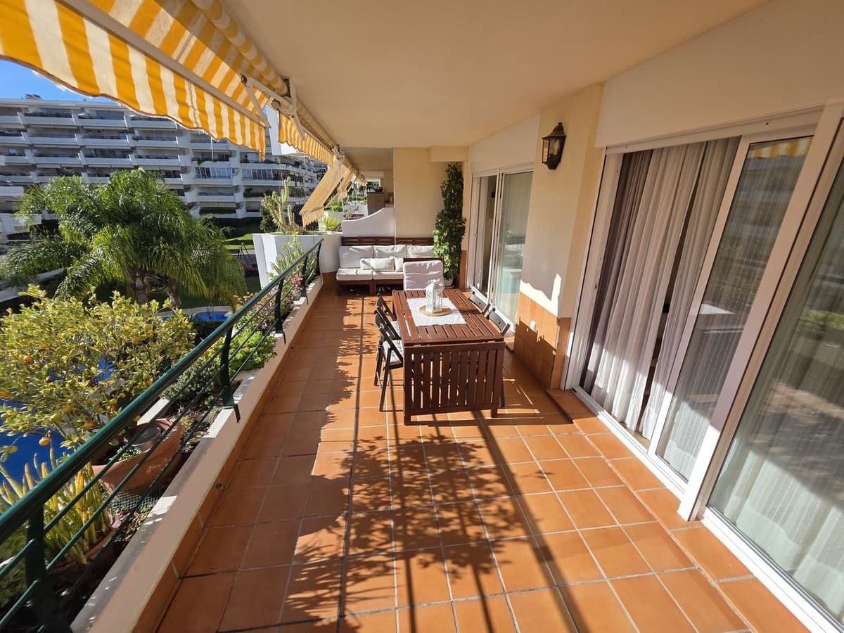 Apartamento de 2 habitaciones en Guadalmina en venta con piscina garaje - 399.000 € (Ref: 9511472)
