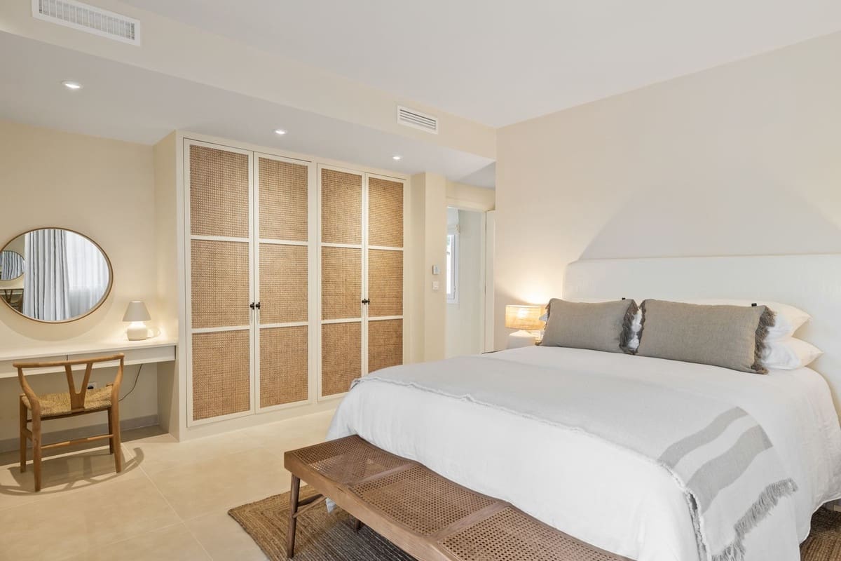 3 makuuhuone Huvila myytävänä paikassa Marbella mukana uima-altaan 
autotalli - 2 850 000 € (Ref: 9597182)