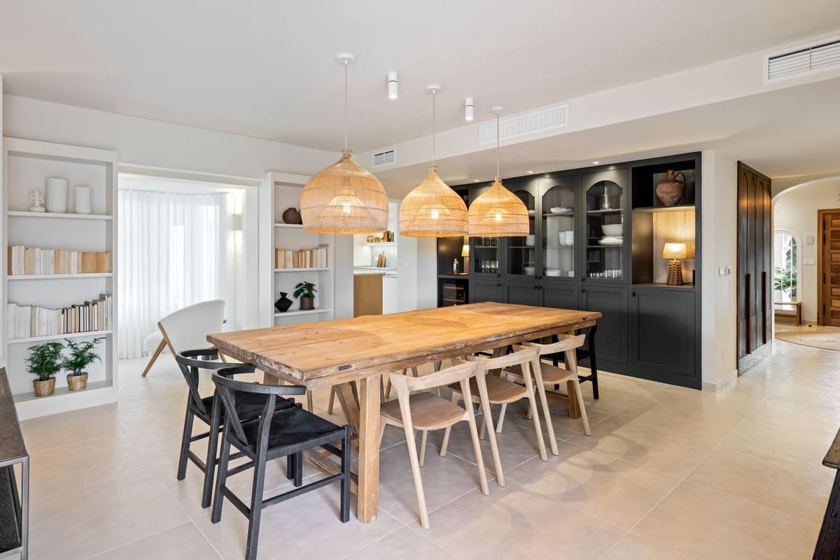 3 bedroom Villa for sale in Marbella with pool garage - € 2,850,000 (Ref: 9597182)