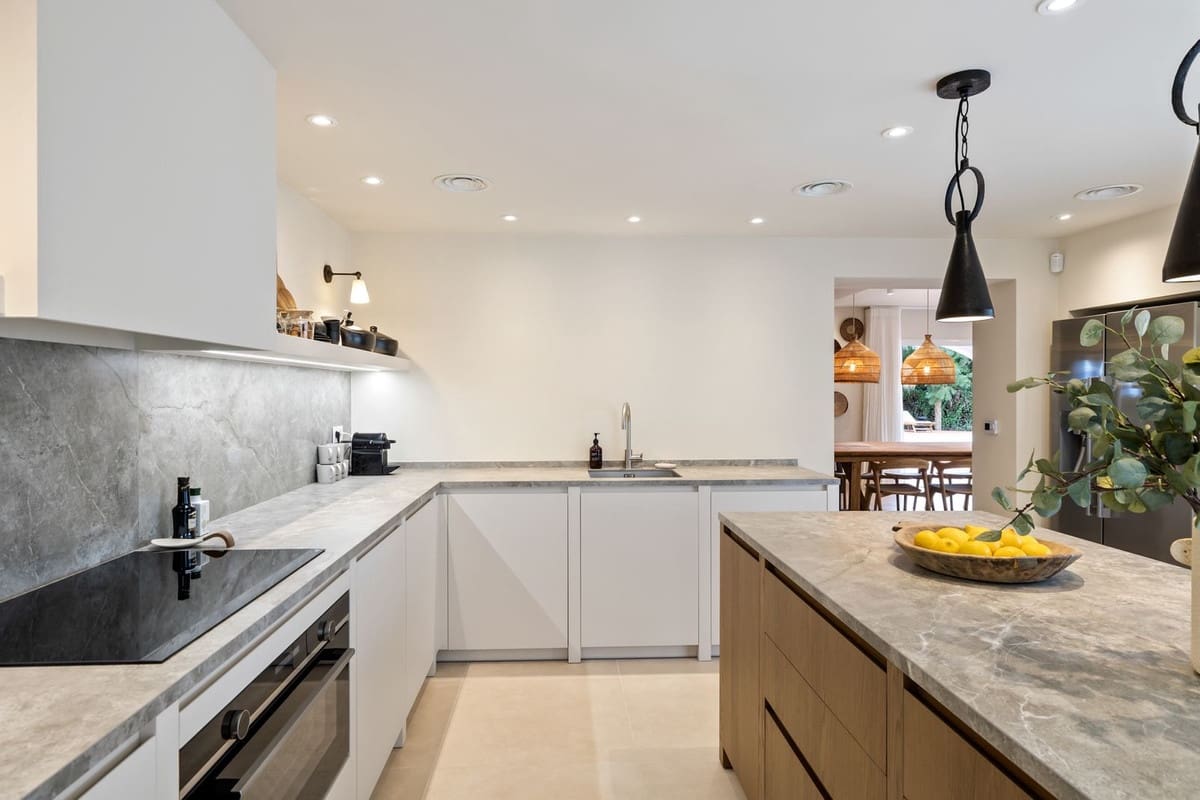 Chalet de 3 habitaciones en Marbella en venta con piscina garaje - 2.850.000 € (Ref: 9597182)