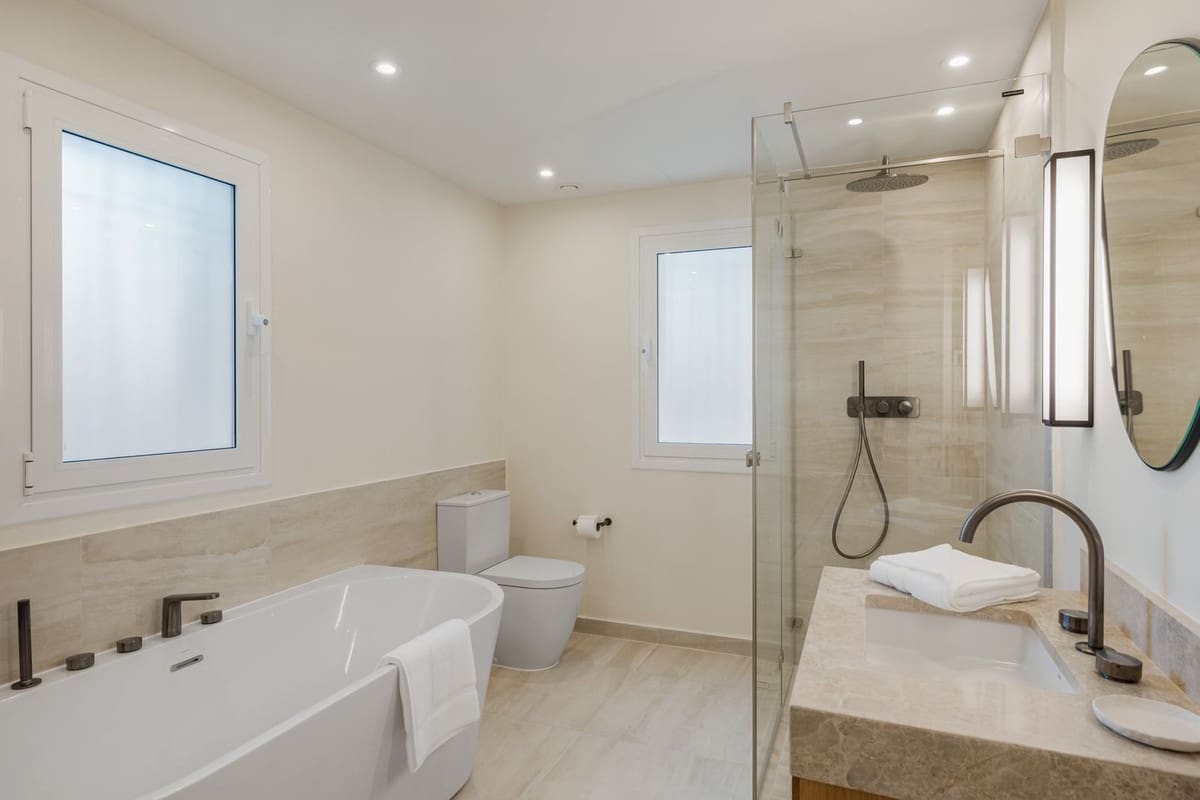 Chalet de 3 habitaciones en Marbella en venta con piscina garaje - 2.850.000 € (Ref: 9597182)