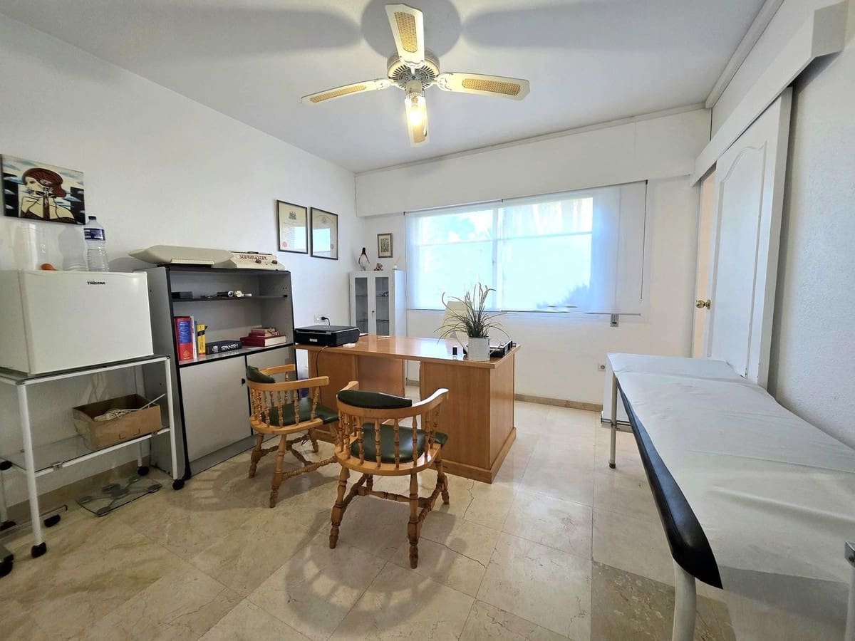 Apartamento de 2 habitaciones en Estepona en venta con piscina garaje - 315.000 € (Ref: 9618497)