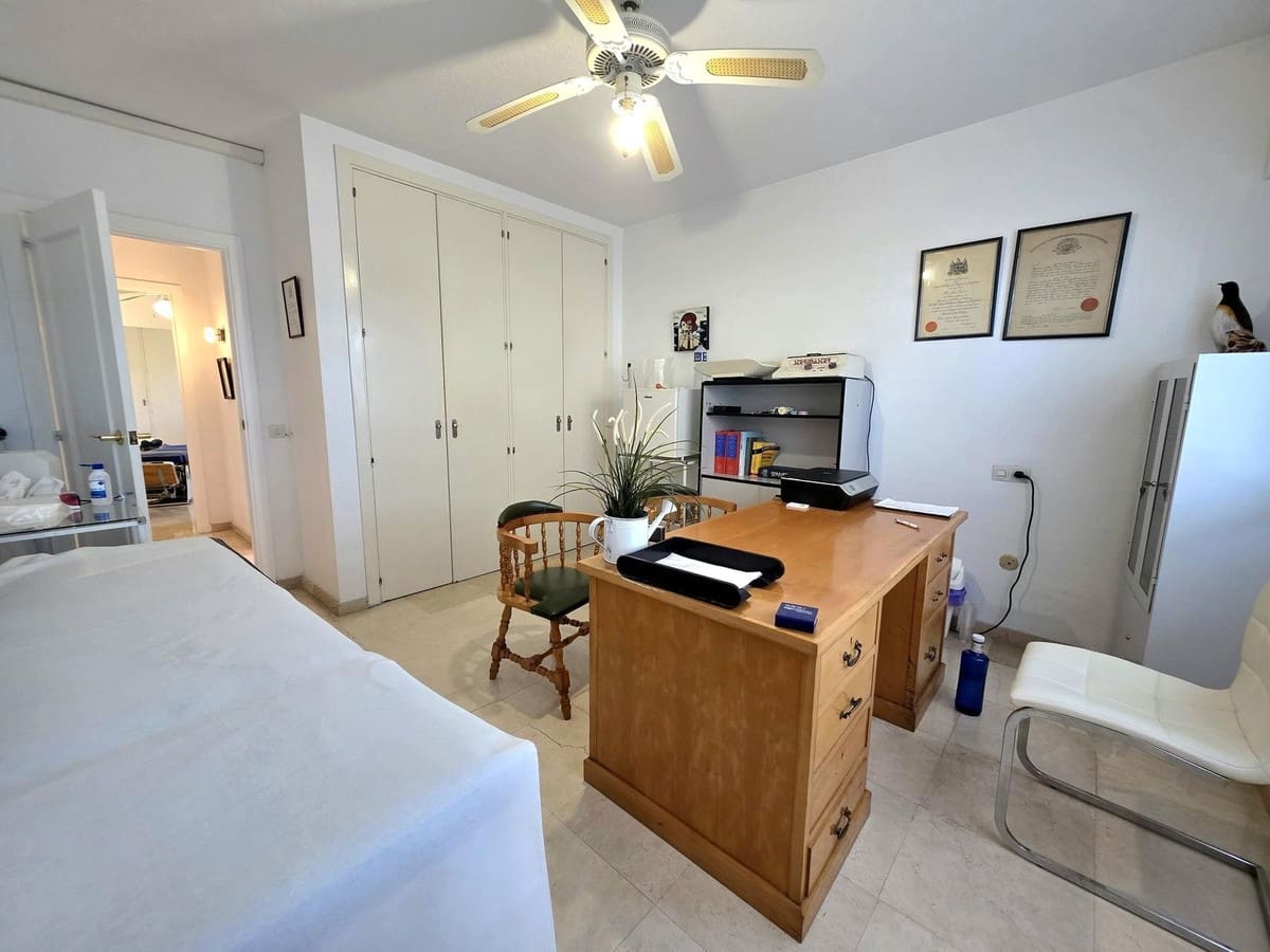 Apartamento de 2 habitaciones en Estepona en venta con piscina garaje - 315.000 € (Ref: 9618497)