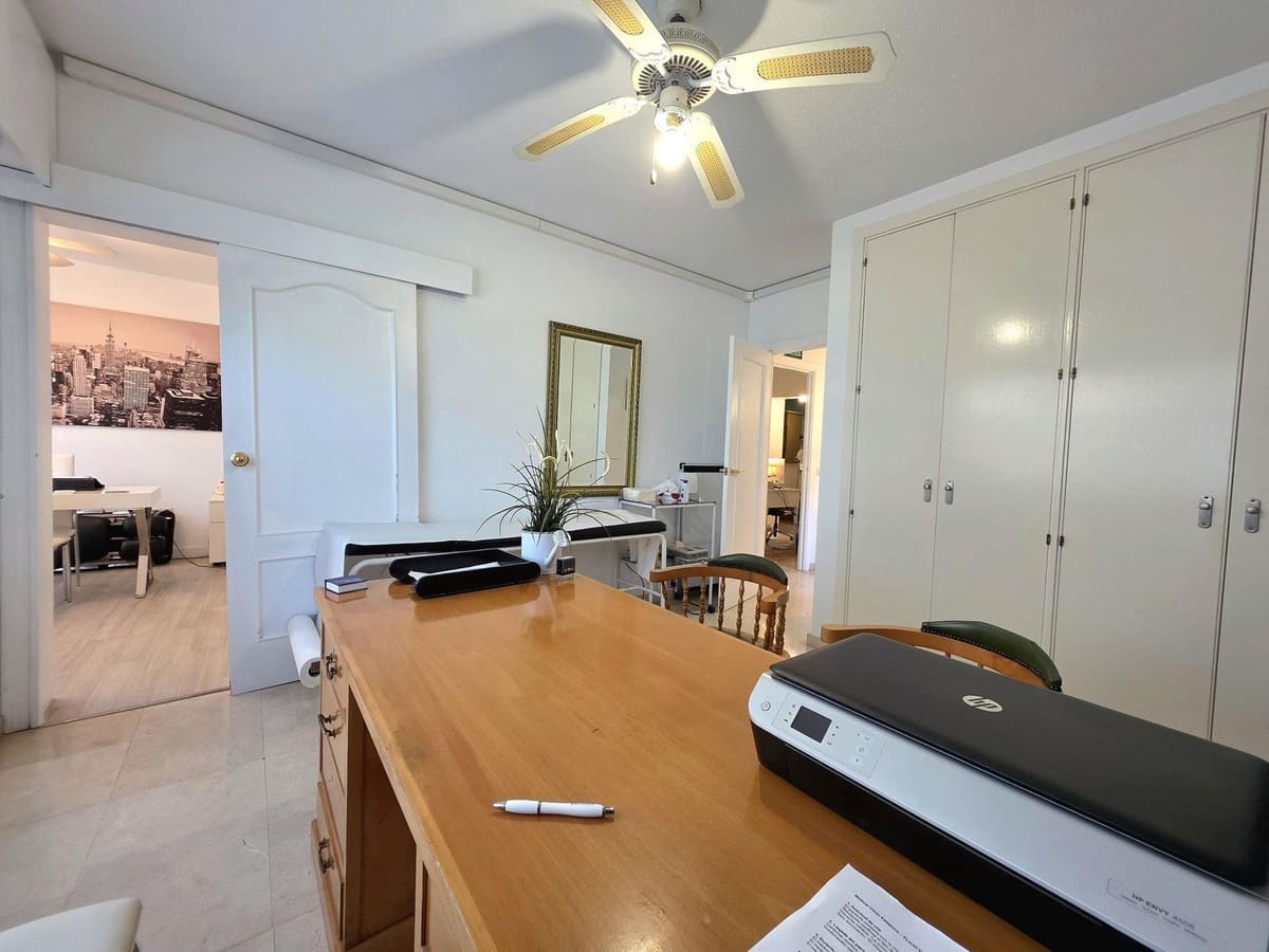 Apartamento de 2 habitaciones en Estepona en venta con piscina garaje - 315.000 € (Ref: 9618497)