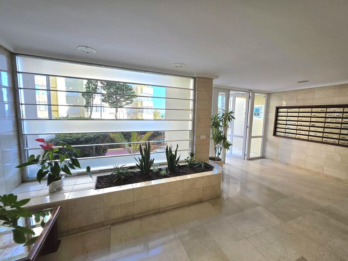 Apartamento de 2 habitaciones en Estepona en venta con piscina garaje - 315.000 € (Ref: 9618497)