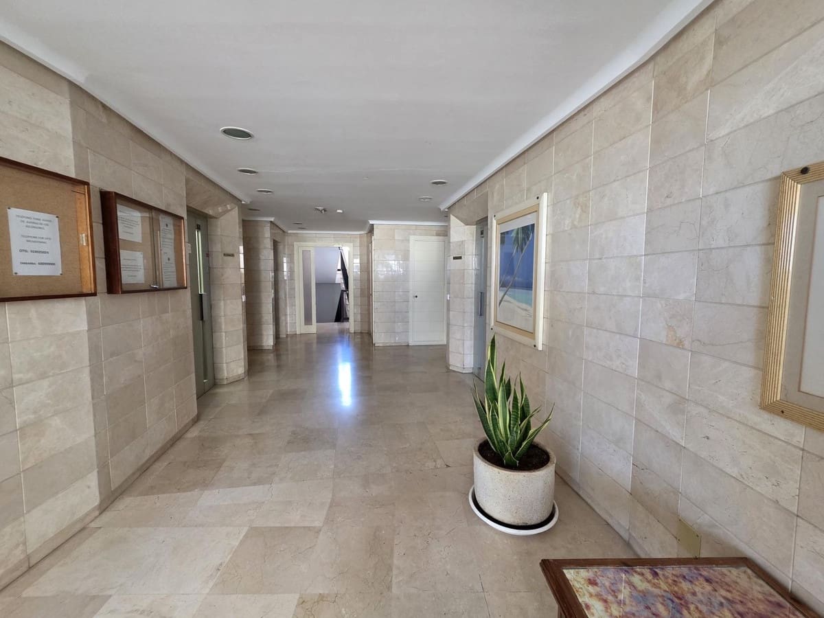 Apartamento de 2 habitaciones en Estepona en venta con piscina garaje - 315.000 € (Ref: 9618497)