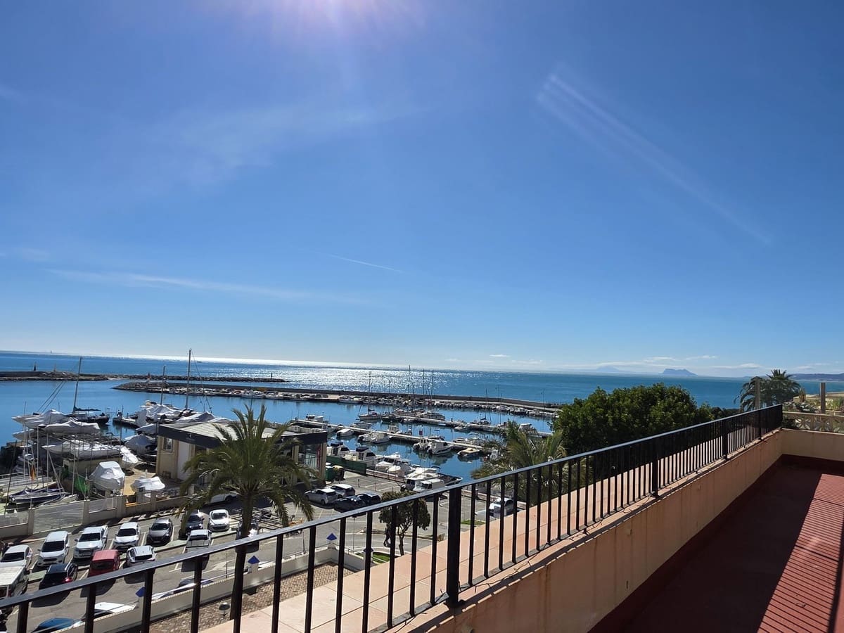 Apartamento de 2 habitaciones en Estepona en venta con piscina garaje - 315.000 € (Ref: 9618497)