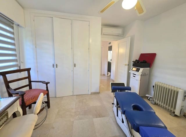 2 sovrum Lägenhet till salu i Estepona med pool garage - 315 000 € (Ref: 9618497)