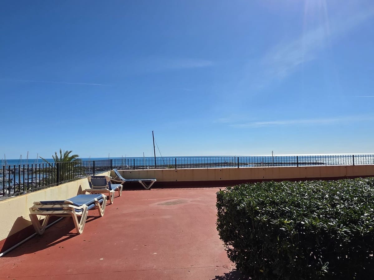 Apartamento de 2 habitaciones en Estepona en venta con piscina garaje - 315.000 € (Ref: 9618497)
