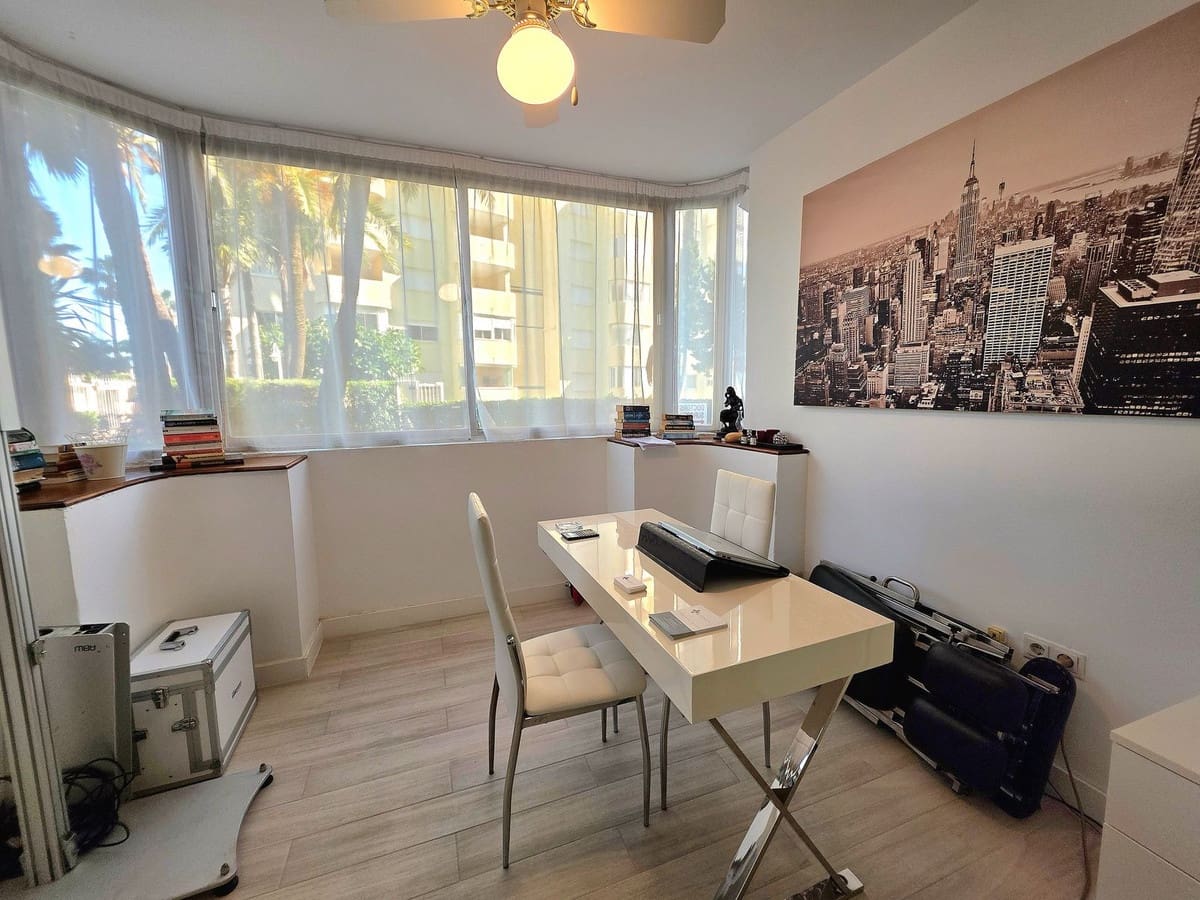 Apartamento de 2 habitaciones en Estepona en venta con piscina garaje - 315.000 € (Ref: 9618497)