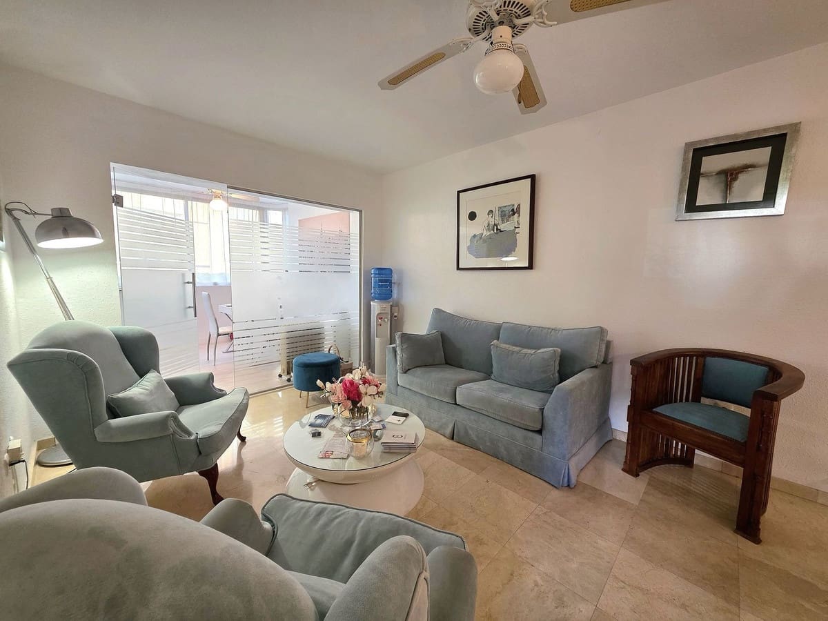 Apartamento de 2 habitaciones en Estepona en venta con piscina garaje - 315.000 € (Ref: 9618497)