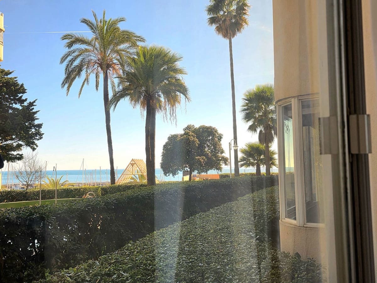 Apartamento de 2 habitaciones en Estepona en venta con piscina garaje - 315.000 € (Ref: 9618497)