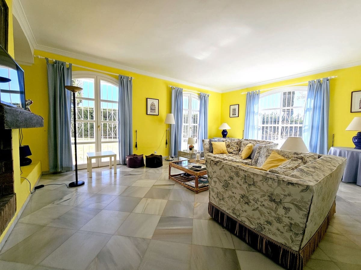 5 bedroom Villa for sale in Benahavis with pool garage - € 1,475,000 (Ref: 9622222)