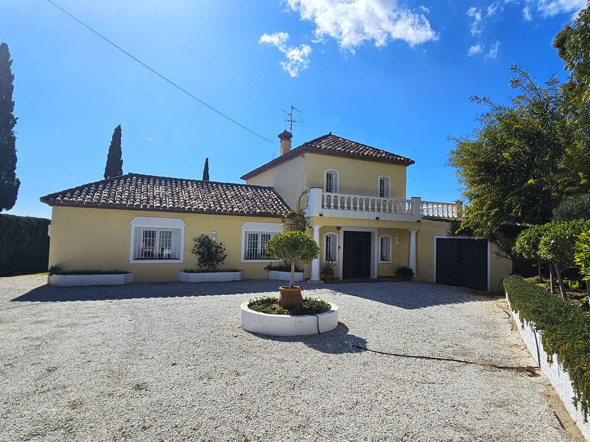 5 bedroom Villa for sale in Benahavis with pool garage - € 1,475,000 (Ref: 9622222)