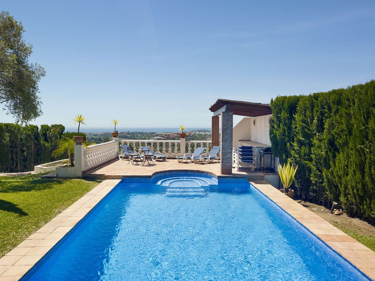 5 bedroom Villa for sale in Benahavis with pool garage - € 1,475,000 (Ref: 9622222)