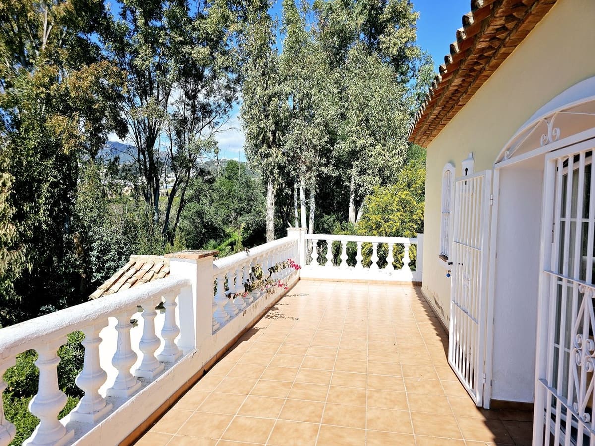 5 bedroom Villa for sale in Benahavis with pool garage - € 1,475,000 (Ref: 9622222)