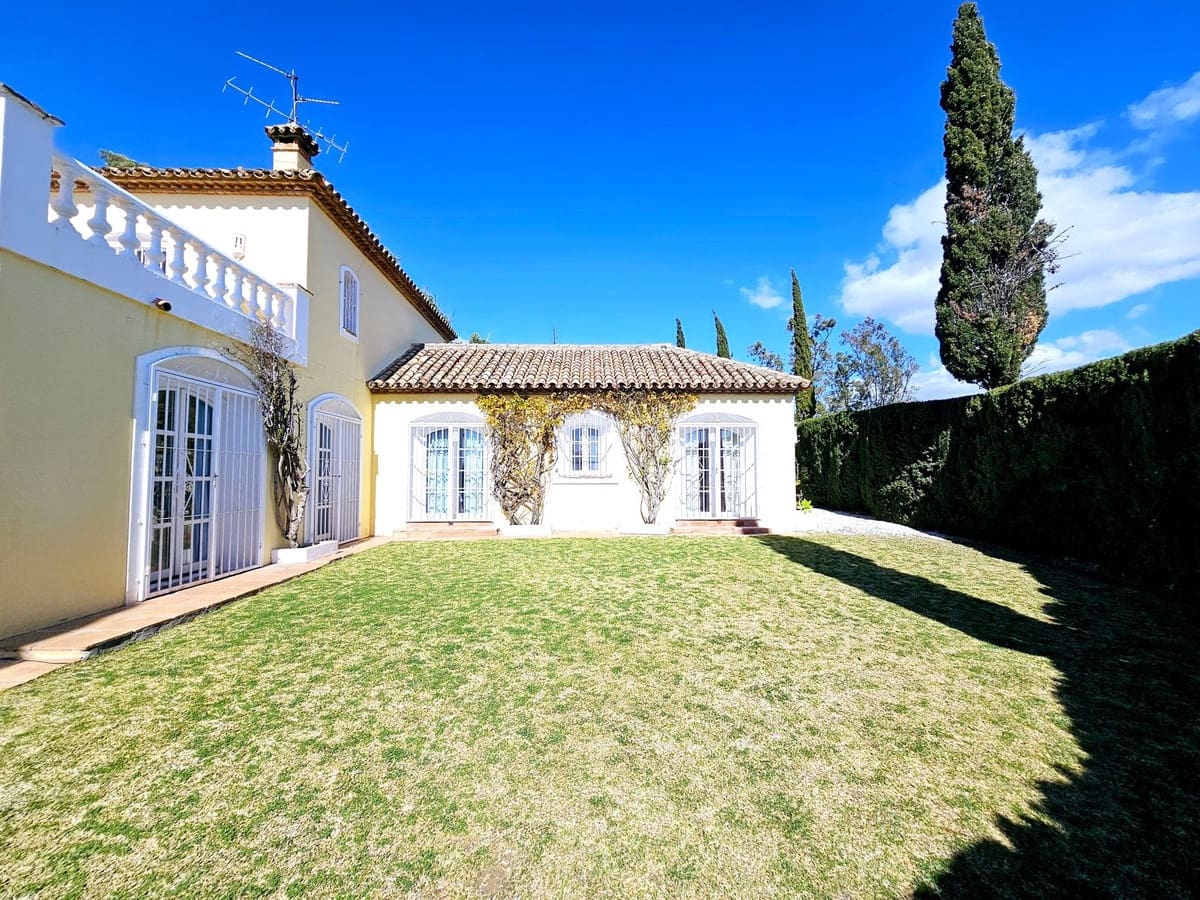 5 bedroom Villa for sale in Benahavis with pool garage - € 1,475,000 (Ref: 9622222)