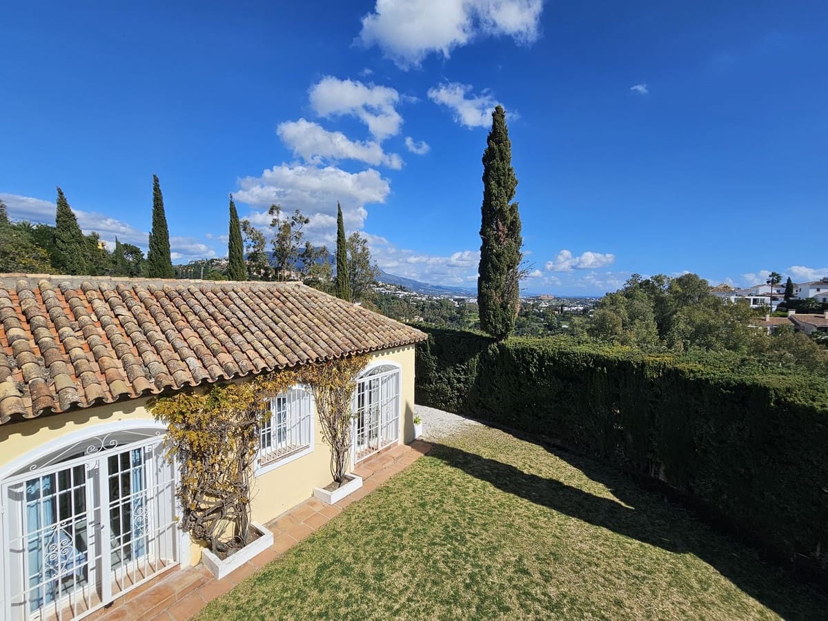 5 bedroom Villa for sale in Benahavis with pool garage - € 1,475,000 (Ref: 9622222)