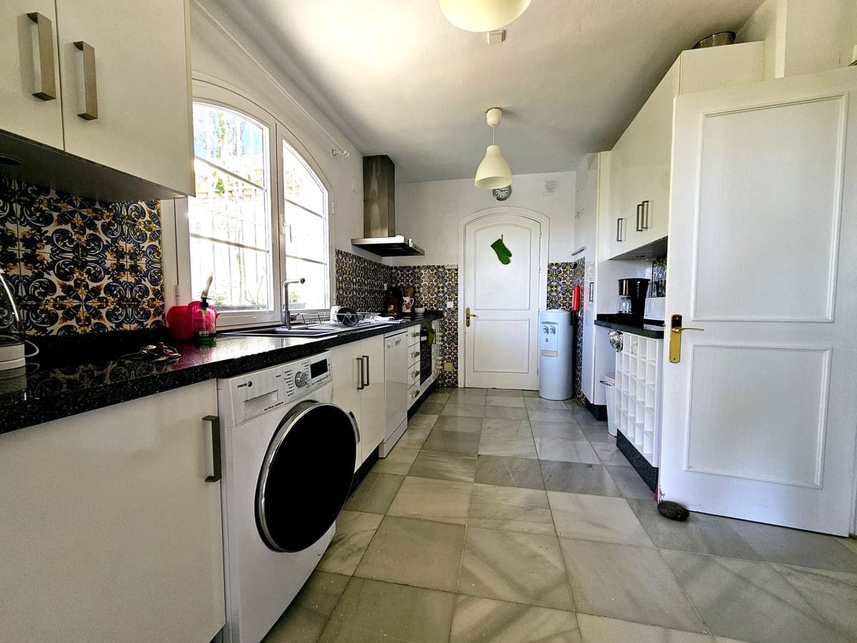 5 soverom Villa til salgs i Benahavis med svømmebasseng garasje - € 1 475 000 (Ref: 9622222)