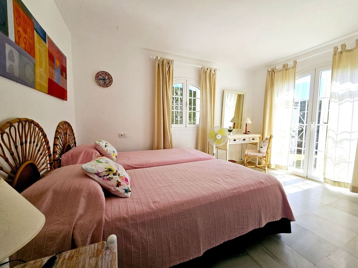 5 soverom Villa til salgs i Benahavis med svømmebasseng garasje - € 1 475 000 (Ref: 9622222)