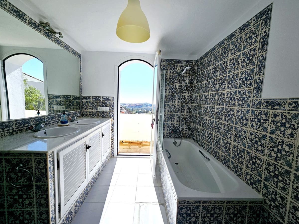 5 soverom Villa til salgs i Benahavis med svømmebasseng garasje - € 1 475 000 (Ref: 9622222)