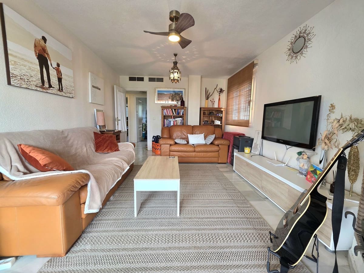 2 soverom Leilighet til salgs i Aloha Golf med svømmebasseng garasje - € 329 000 (Ref: 9632690)