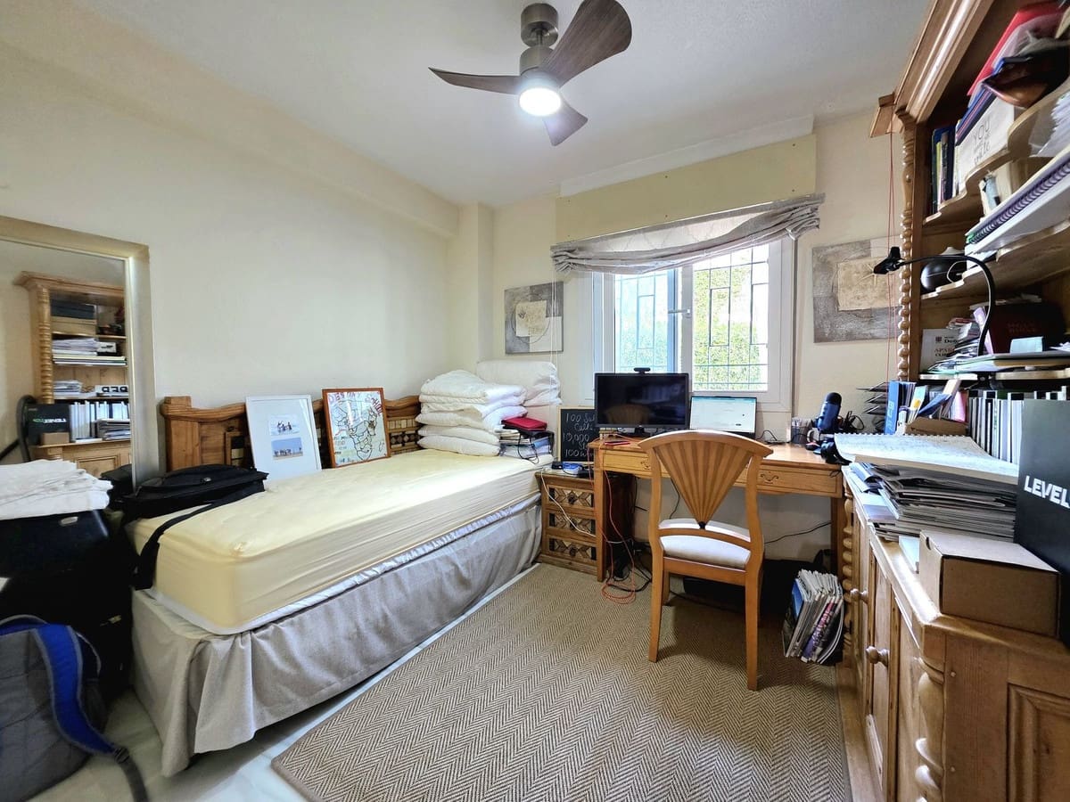 2 bedroom Apartment for sale in Aloha Golf with pool garage - € 339,000 (Ref: 9632690)