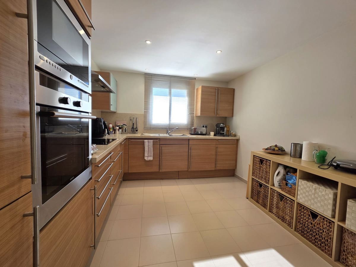 2 soveværelse Lejlighed til salg i Marbella med swimmingpool garage - € 749.000 (Ref: 9675990)